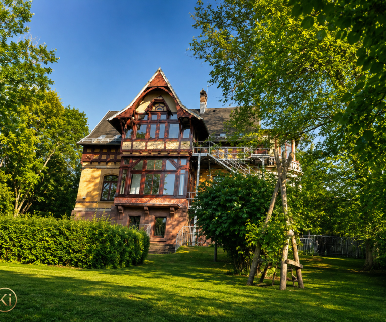 Ruhiger Garten der Kulturvilla Schnepfenthal für Business-Retreats und achtsame Pausen