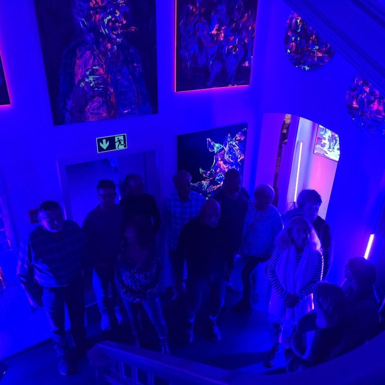 Schwarzlichtkunst als besonderes Incentive beim kreativen Teamtag in der Kulturvilla Schnepfenthal. Schwarzlichtkunst als besonderes Incentive beim kreativen Teamtag in der Kulturvilla Schnepfenthal.