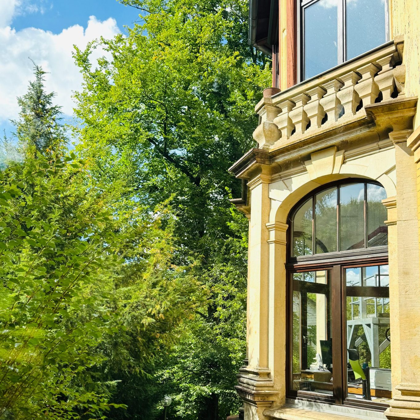Parkähnlicher Garten der Kulturvilla Schnepfenthal für entspannte Pausen und persönliche Gespräche beim Teamtag. Parkähnlicher Garten der Kulturvilla Schnepfenthal für entspannte Pausen und persönliche Gespräche beim Teamtag.
