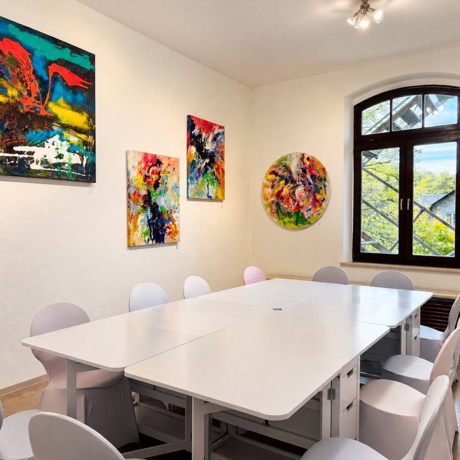 Seminarhaus in Thüringen mit flexiblen Workshopräumen für Business Trainer, Coaches und intensive Gruppenarbeit. Seminarhaus in Thüringen mit flexiblen Workshopräumen für Business Trainer, Coaches und intensive Gruppenarbeit.