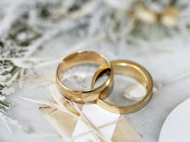 Hochzeitscoaching vor der Trauung Entspannt und gelassen zum großen Tag. Mit professionellem Coaching gewinnen Brautpaare ihre innere Ruhe zurück und können ihre Hochzeit bewusst genießen. Coaching für Brautpaare
Umgang mit Nervosität und Lampenfieber
Stressabbau vor der Hochzeit
Mentale Vorbereitung auf den großen Tag