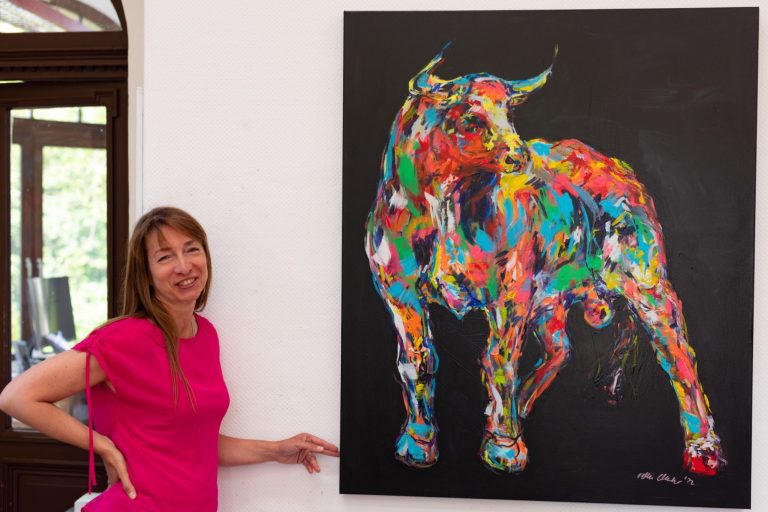 Nicole Leidenfrost ist internationale Künstlerin, Business Coach und zertifizierte Mediatorin.