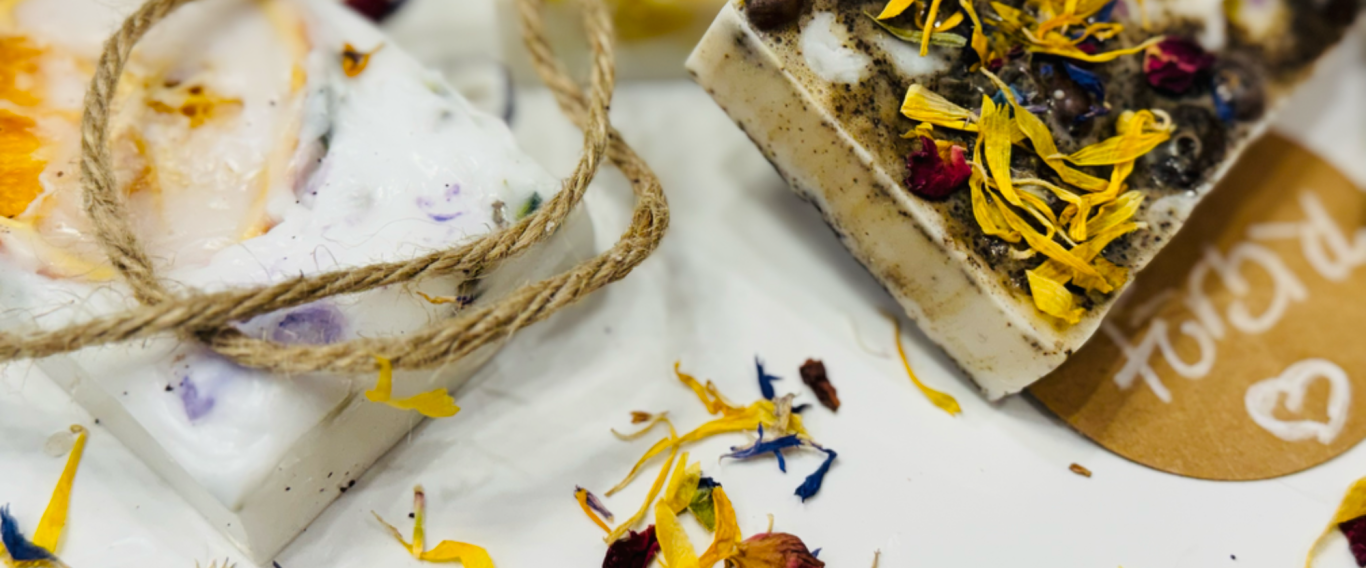 Gönnt eurem Team eine Indoor-Auszeit in der Kulturvilla: kreative Seifenherstellung, kleine Entspannungsimpulse und Teamerlebnisse